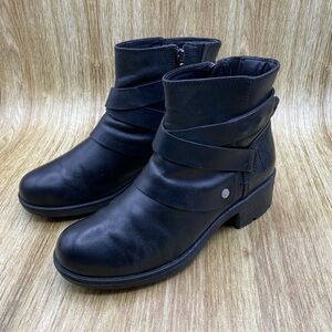 Clarks Mansi Calla women's boots. Size 8.5